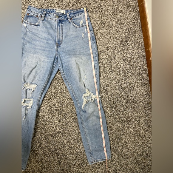 Abercrombie CurveLove HighRise Skinny Jean All Day Comfort Light Wash Distressed - Picture 7 of 8
